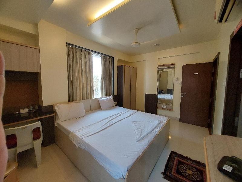 Khadki Super Hotel O Happy Homely Stay Near Pune Airport מראה חיצוני תמונה
